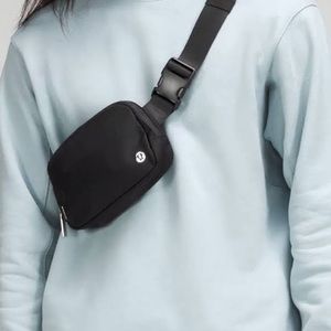 NEW Lululemon Everywhere Belt Bag